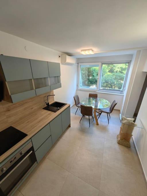New 1 Bedroom Near Center And Beach Split Exterior foto