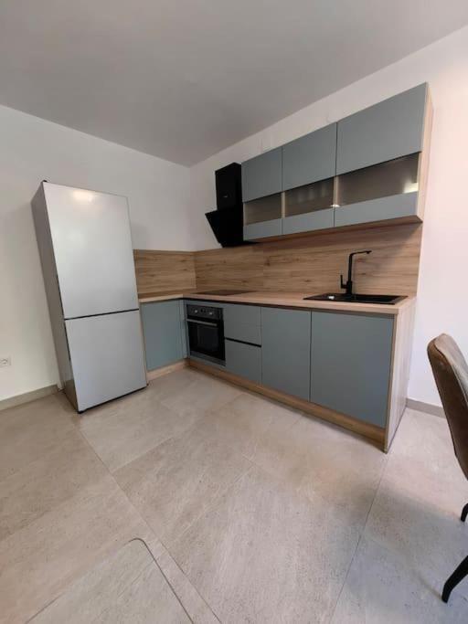 New 1 Bedroom Near Center And Beach Split Exterior foto