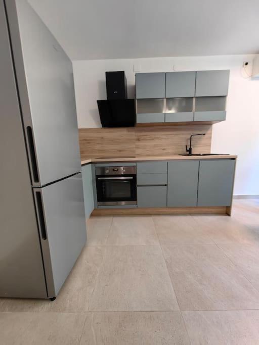 New 1 Bedroom Near Center And Beach Split Exterior foto